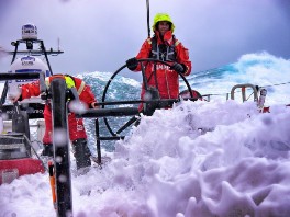 camper-volvo-ocean-race-660x495 sailors